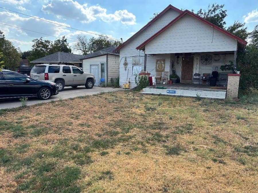 Property photo for 201 5th Street, Grand Prairie, TX