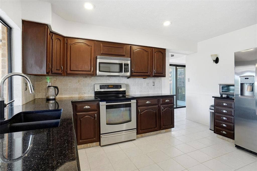 1116 Bass Drive, Plano, TX 75025 1116 Bass Drive, Plano, TX 75025