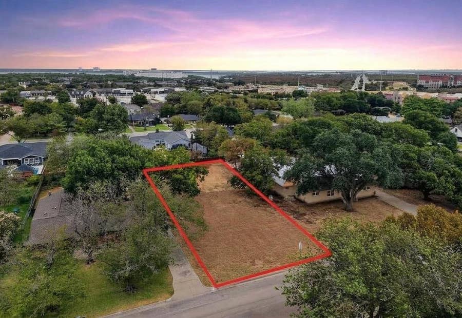 Property photo for 825 E Worth Street, Grapevine, TX