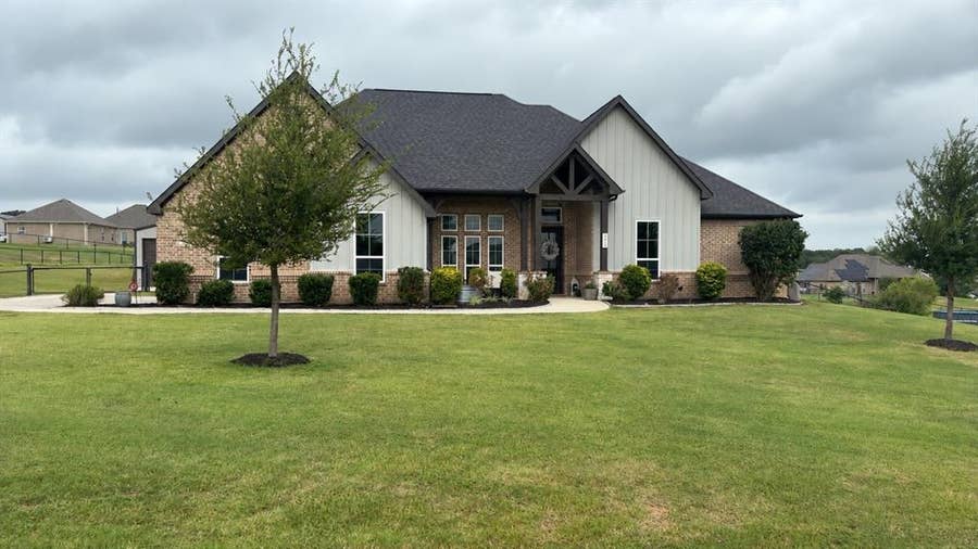 Property photo for 450 Christian Way, Azle, TX