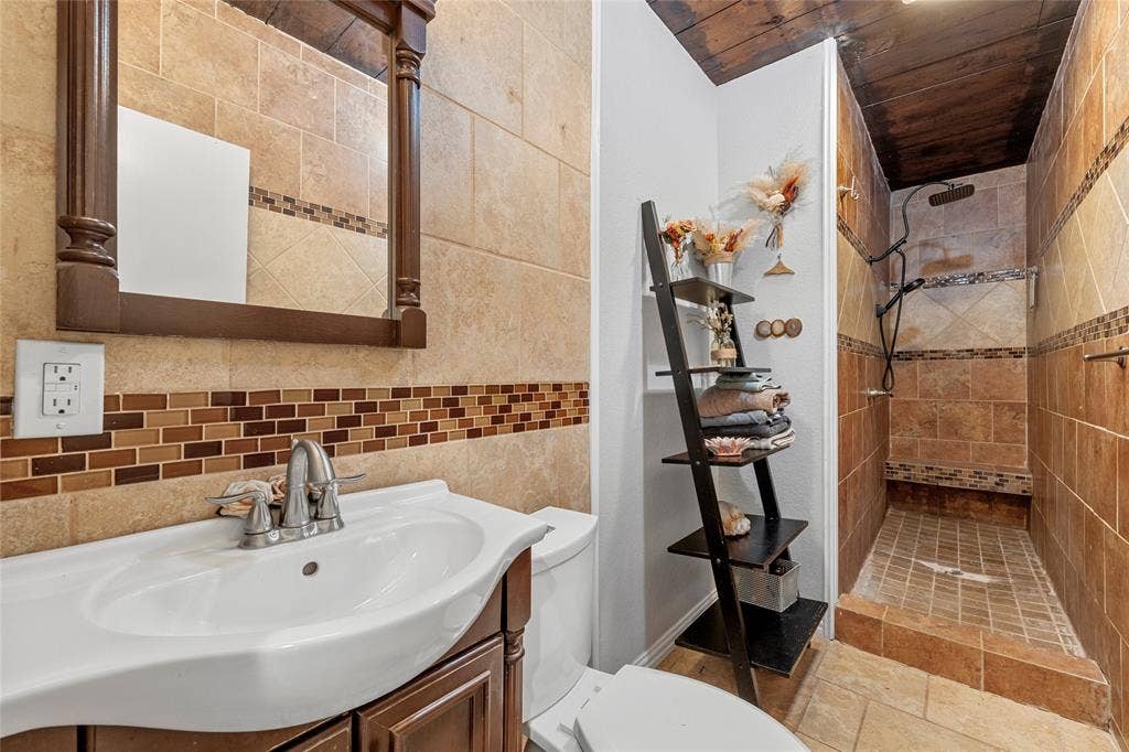 393 Peevey Lane, Robinson, TX 76706 393 Peevey Lane, Robinson, TX 76706