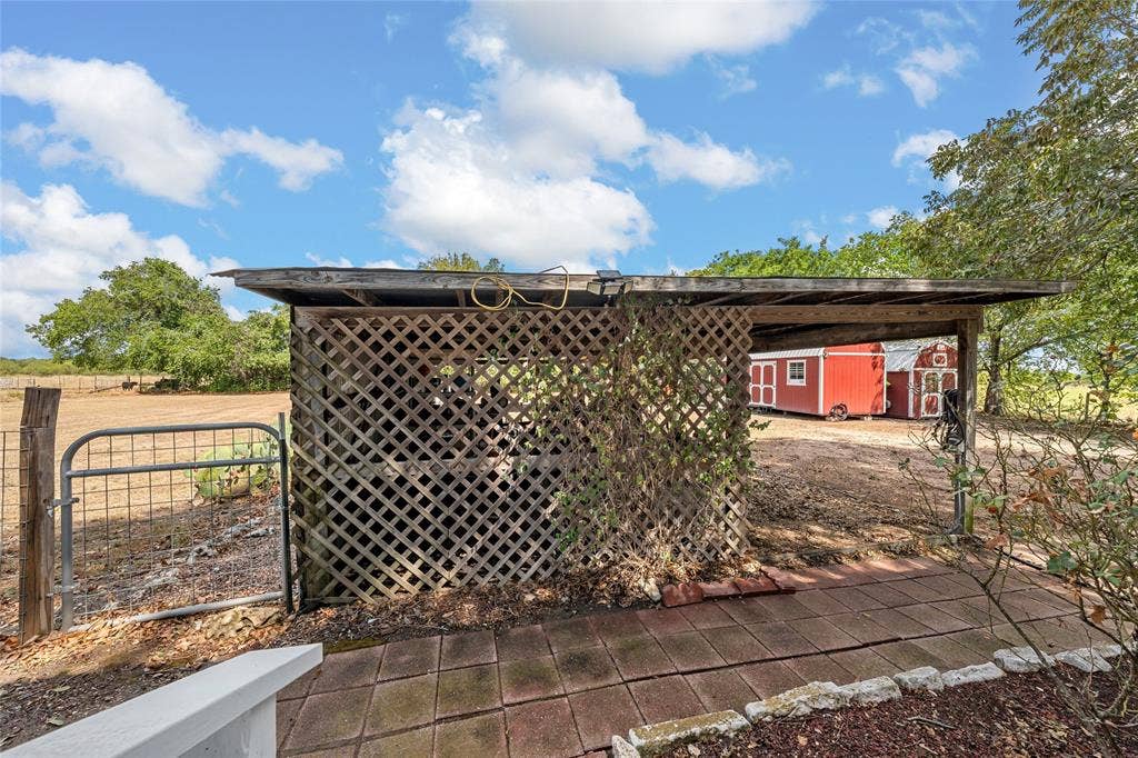 393 Peevey Lane, Robinson, TX 76706 393 Peevey Lane, Robinson, TX 76706