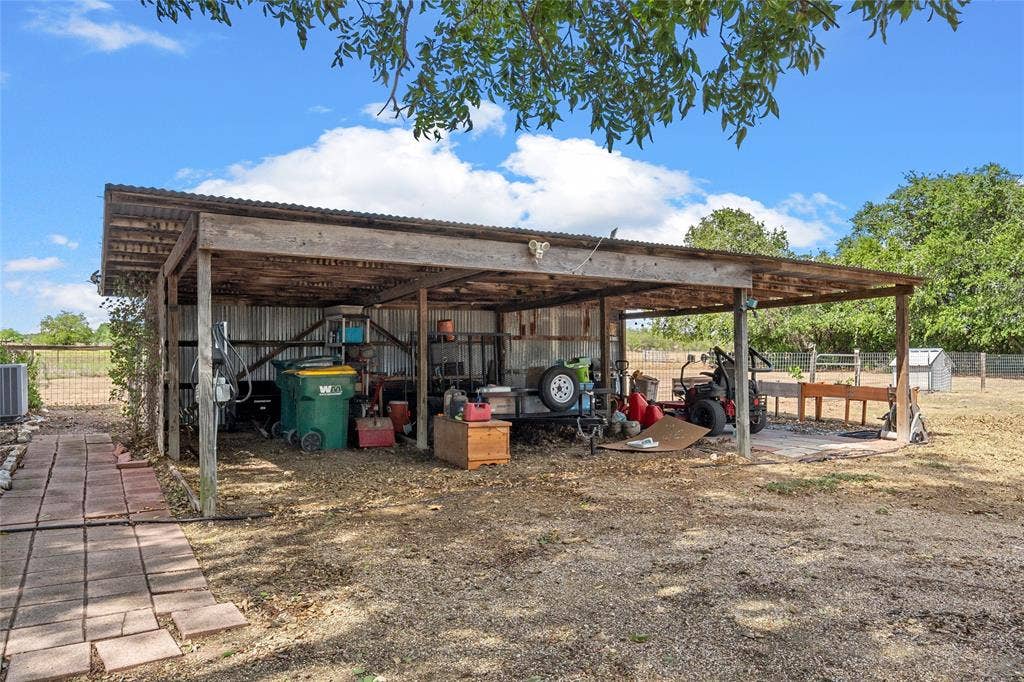 393 Peevey Lane, Robinson, TX 76706 393 Peevey Lane, Robinson, TX 76706