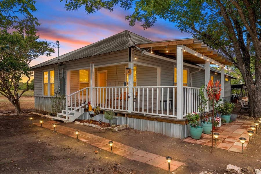 Property photo for 393 Peevey Lane, Robinson, TX
