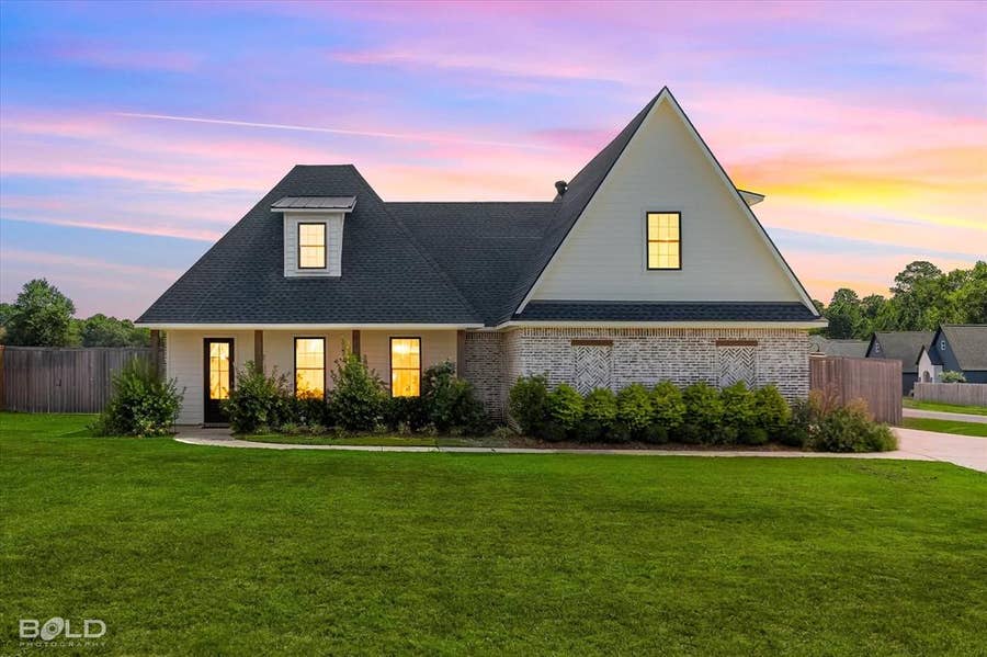 Property photo for 311 Hall Road, Stonewall, LA