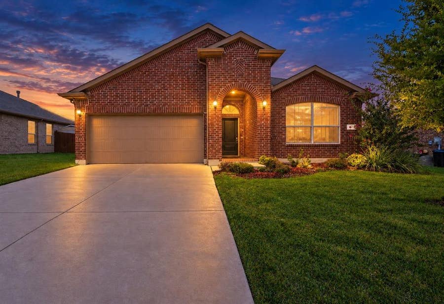 Property photo for 560 Pendennis Drive, Saginaw, TX