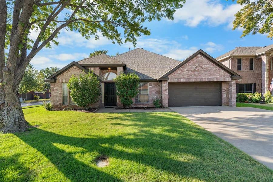 Property photo for 1718 Falcon Drive, Corinth, TX
