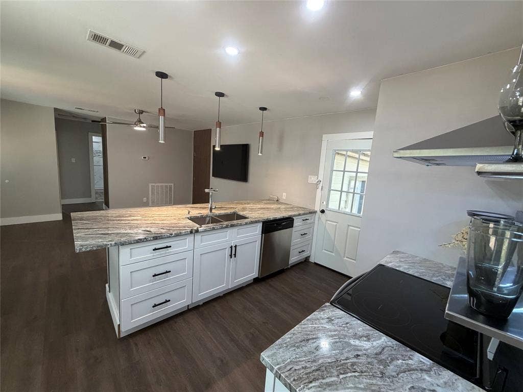 231 Elm Street, Hurst, TX 76053 231 Elm Street, Hurst, TX 76053