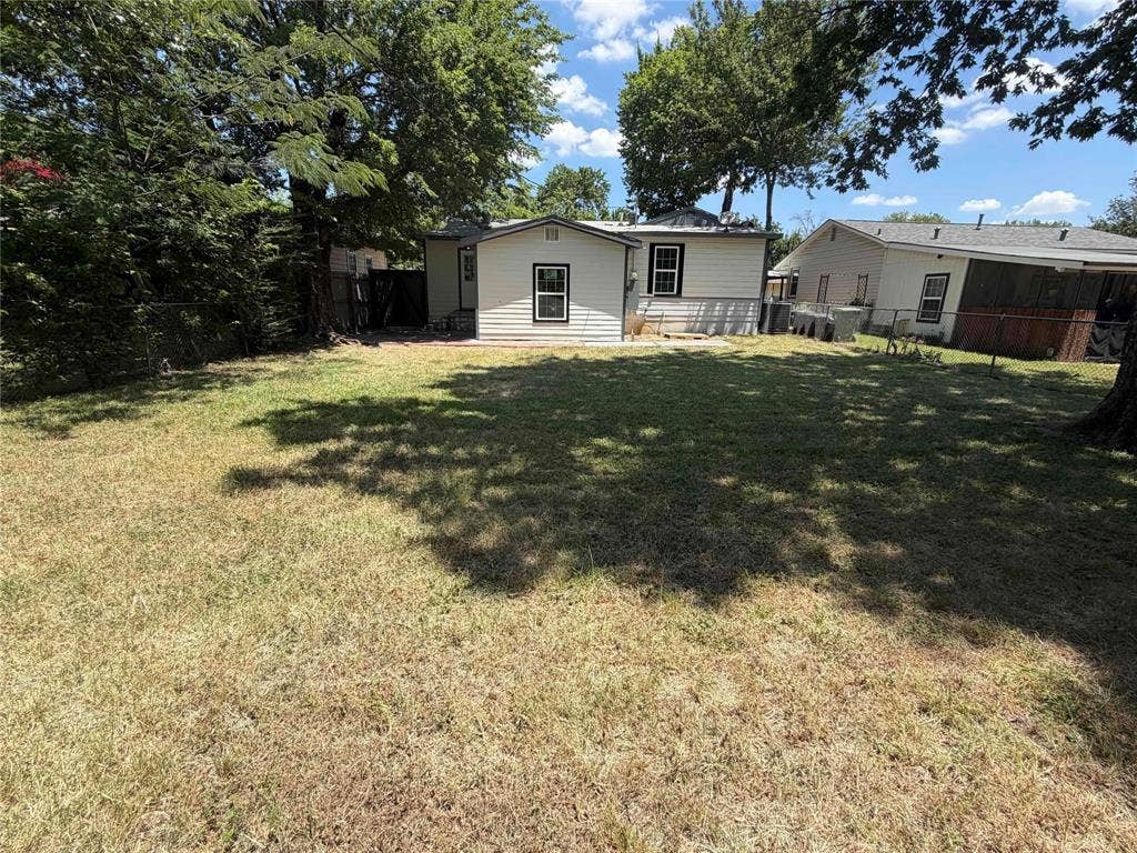 231 Elm Street, Hurst, TX 76053 231 Elm Street, Hurst, TX 76053