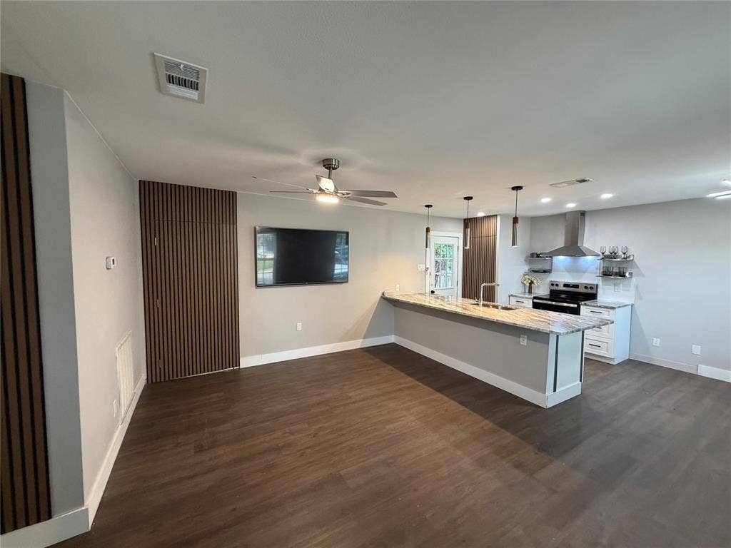 231 Elm Street, Hurst, TX 76053 231 Elm Street, Hurst, TX 76053