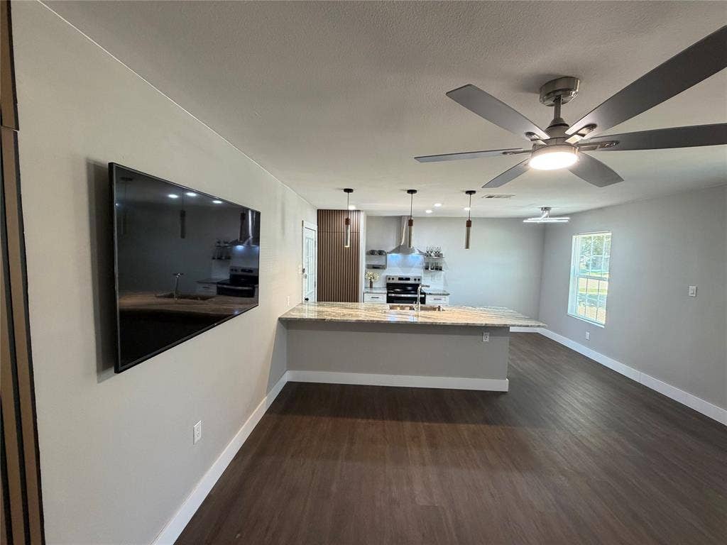 231 Elm Street, Hurst, TX 76053 231 Elm Street, Hurst, TX 76053