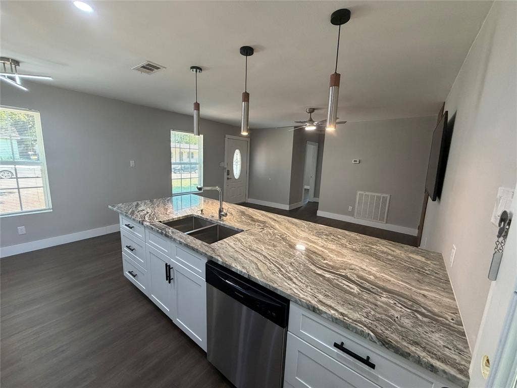 231 Elm Street, Hurst, TX 76053 231 Elm Street, Hurst, TX 76053