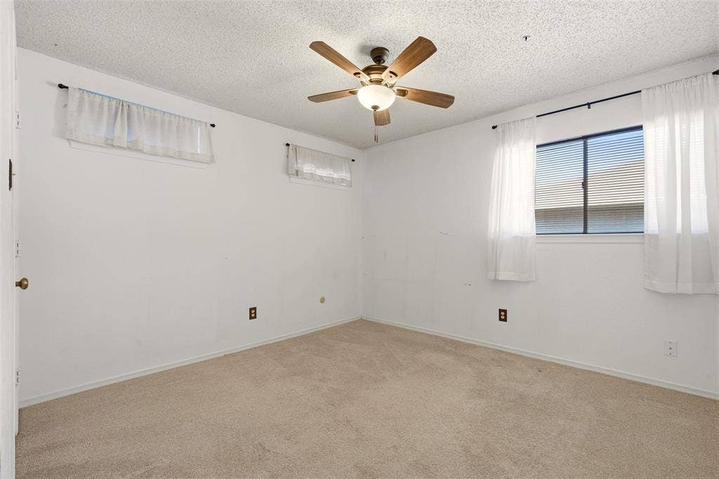 1512 Woodcreek Drive, Richardson, TX 75082 Ceiling fan with integrated lighting
