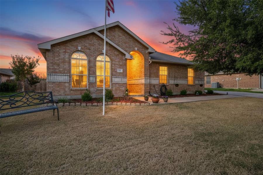 Property photo for 217 Southpeak Lane, Ponder, TX
