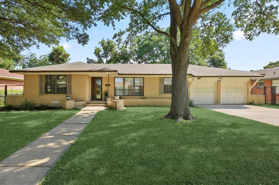 Property photo for 2422 Mockingbird Lane, Garland, TX