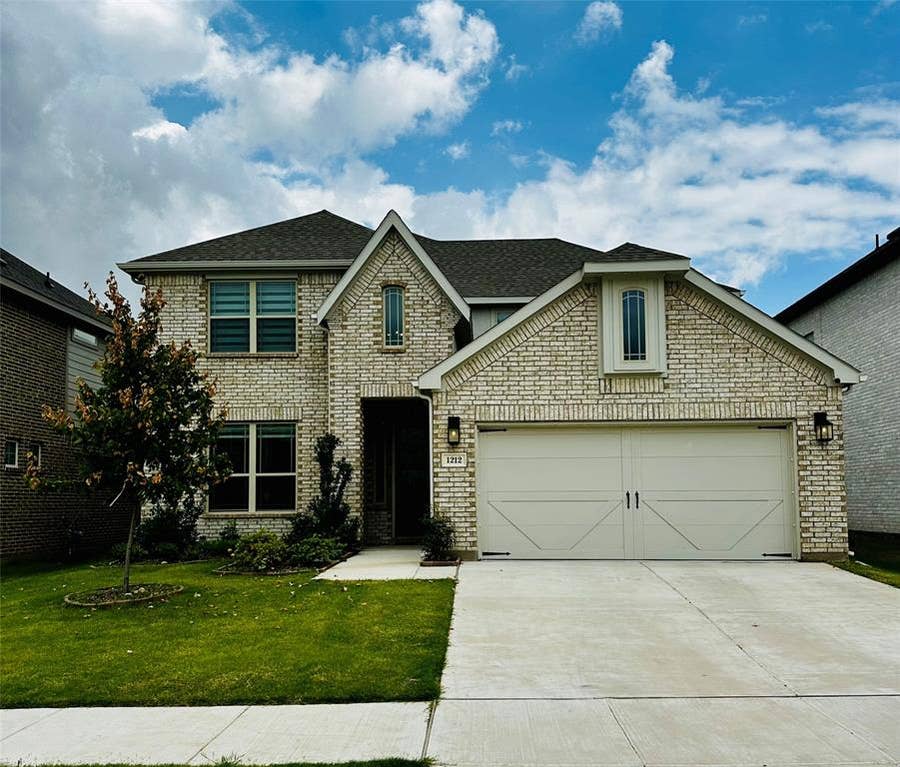 Property photo for 1212 Rosebay Drive, Justin, TX