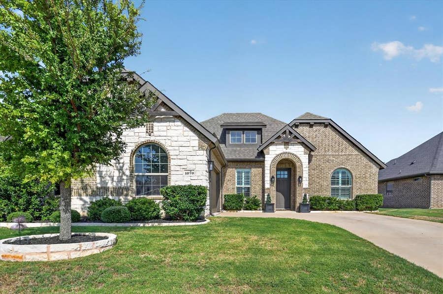 Property photo for 1070 Mickelson Drive, Granbury, TX