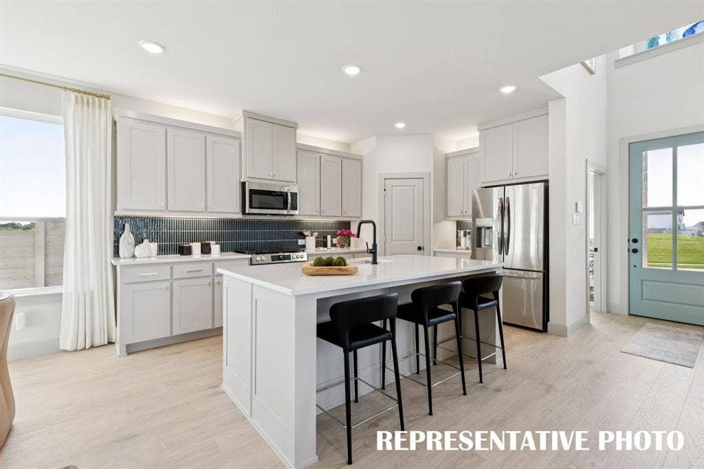 3733 Homer Court, McKinney, TX 75071 Your new dream kitchen offers outstanding storage and prep space along with a spacious island for friends and family to gather round! REPRESENTATIVE PHOTO