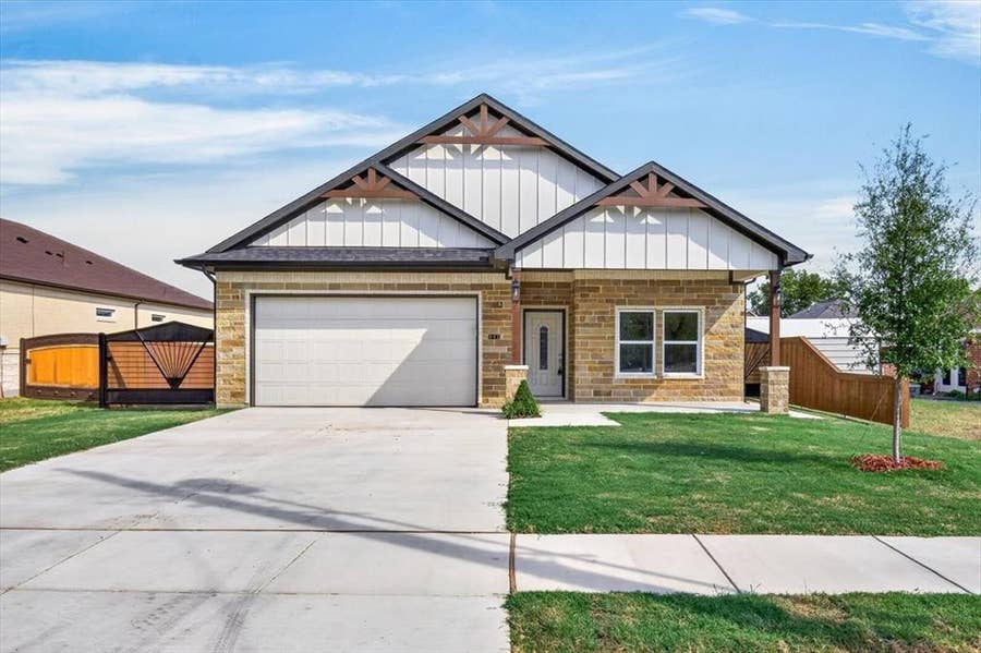 Property photo for 602 Crenshaw Street, Terrell, TX