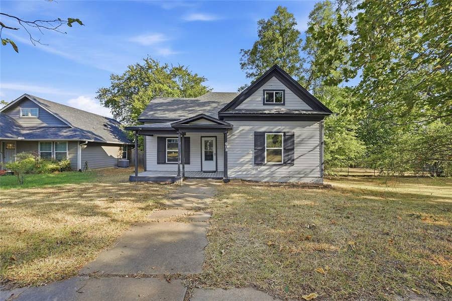 Property photo for 605 E Woodard Street, Denison, TX