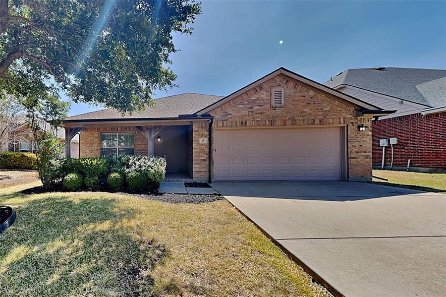Property photo for 437 Sandy Creek Drive, Fort Worth, TX