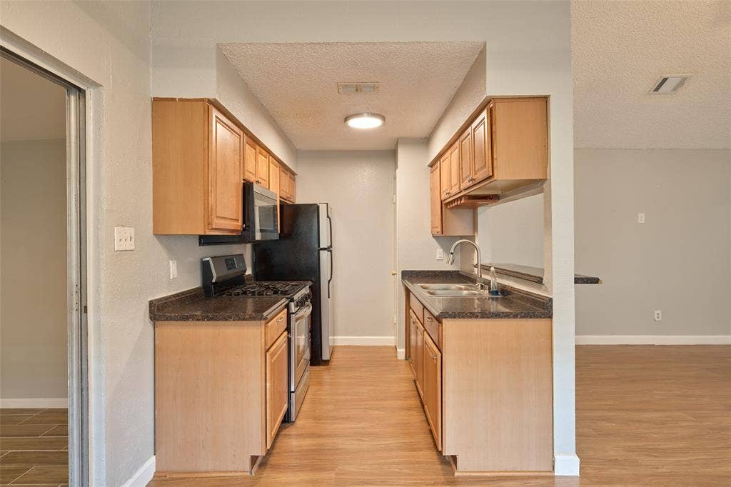 16151 Barbarossa Drive, Houston, TX 77083 16151 Barbarossa Drive, Houston, TX 77083