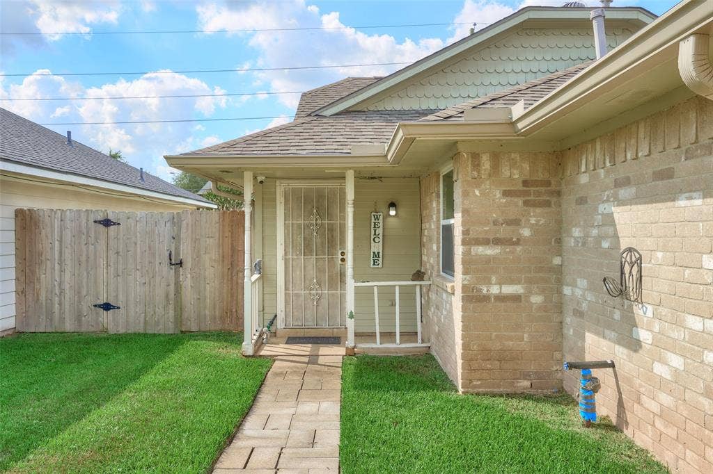16151 Barbarossa Drive, Houston, TX 77083 16151 Barbarossa Drive, Houston, TX 77083