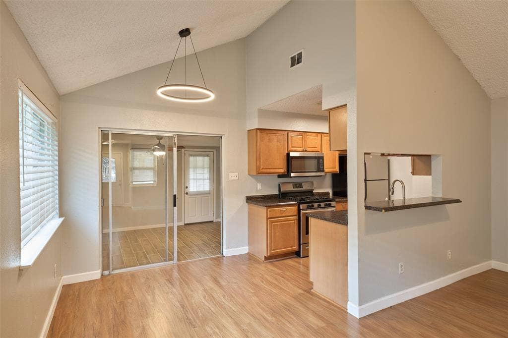 16151 Barbarossa Drive, Houston, TX 77083 16151 Barbarossa Drive, Houston, TX 77083