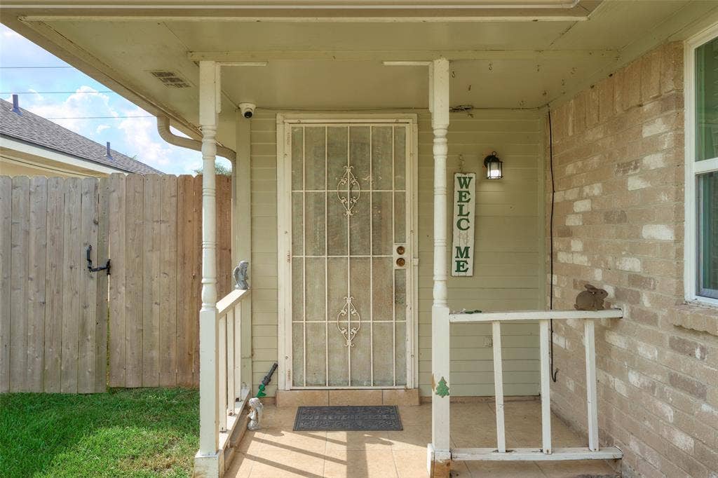 16151 Barbarossa Drive, Houston, TX 77083 16151 Barbarossa Drive, Houston, TX 77083