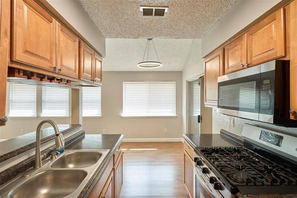 16151 Barbarossa Drive, Houston, TX 77083 16151 Barbarossa Drive, Houston, TX 77083