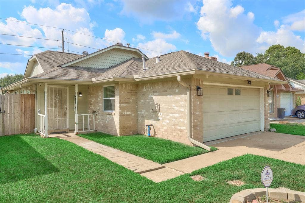 16151 Barbarossa Drive, Houston, TX 77083 16151 Barbarossa Drive, Houston, TX 77083