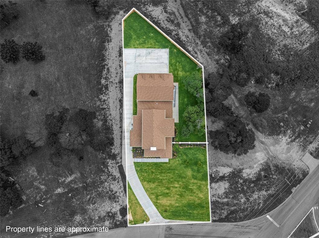 20 N Ritchie Road, Woodway, TX 76712 Expansive lot with a large residential structure, featuring a substantial green lawn, concrete driveway, and mature trees