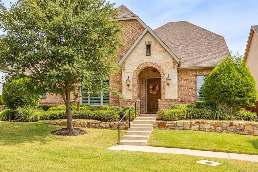 Property photo for 13708 Parkline Way, Fort Worth, TX