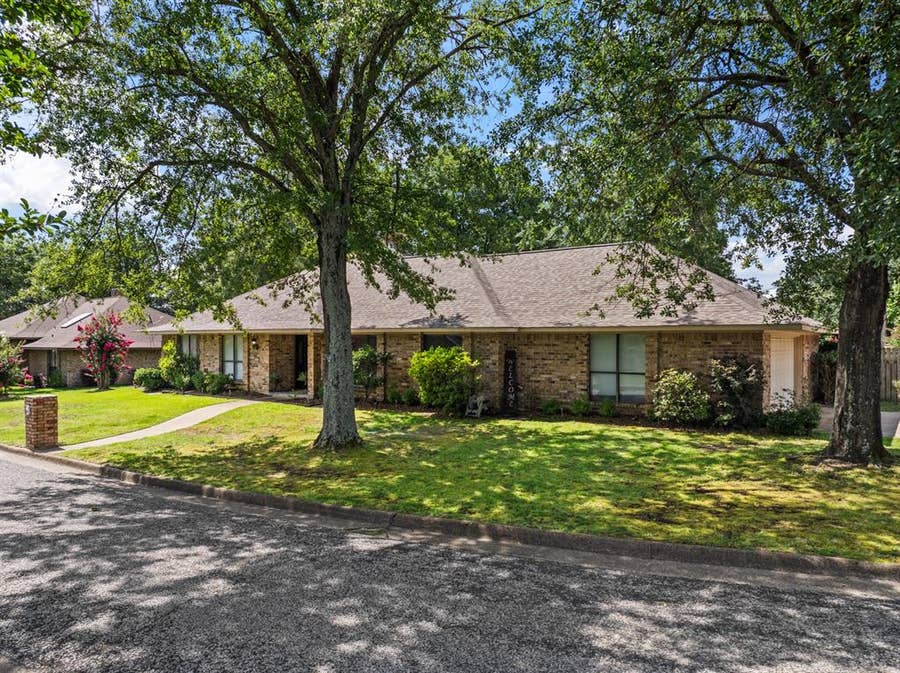 Property photo for 1801 Fairway, Mount Pleasant, TX