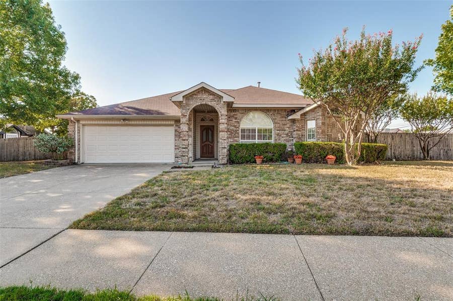 Property photo for 901 Mccomb Lane, Cedar Hill, TX