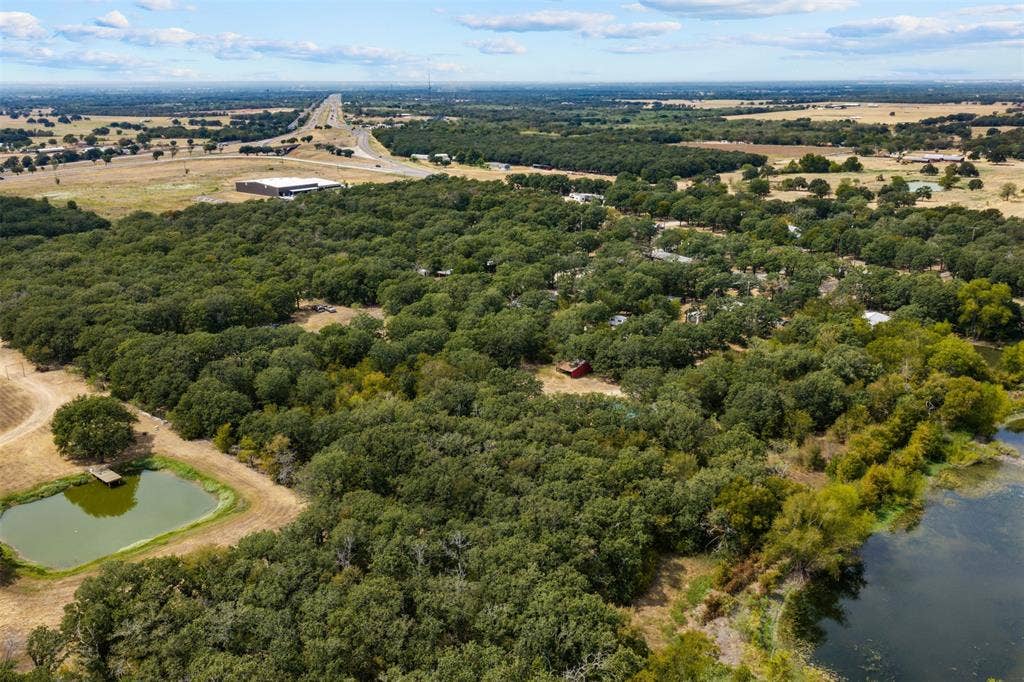 172 M Burton Street, Riesel, TX 76682 Expansive wooded acreage featuring two ponds and distant highway access