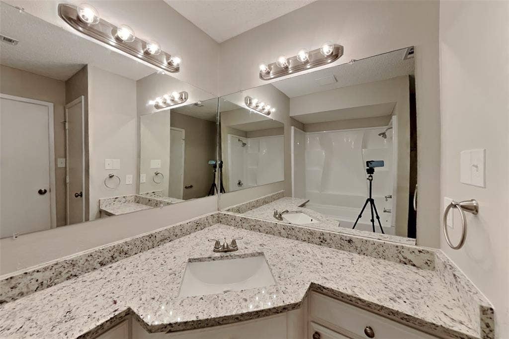 1702 Crimson Court, Arlington, TX 76018