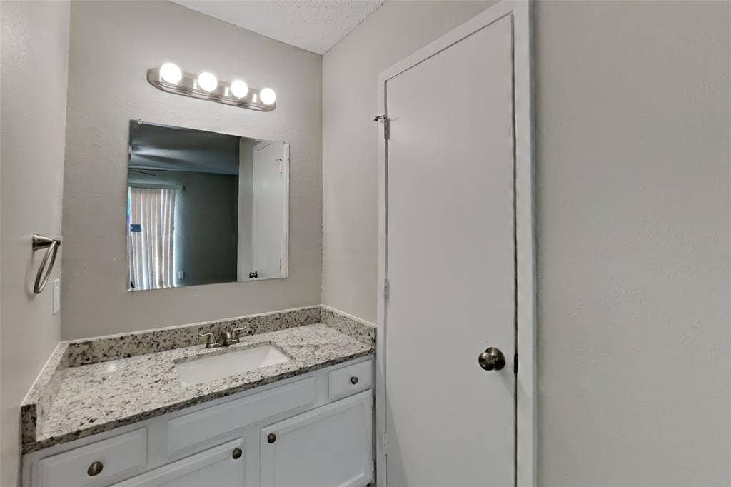 1702 Crimson Court, Arlington, TX 76018