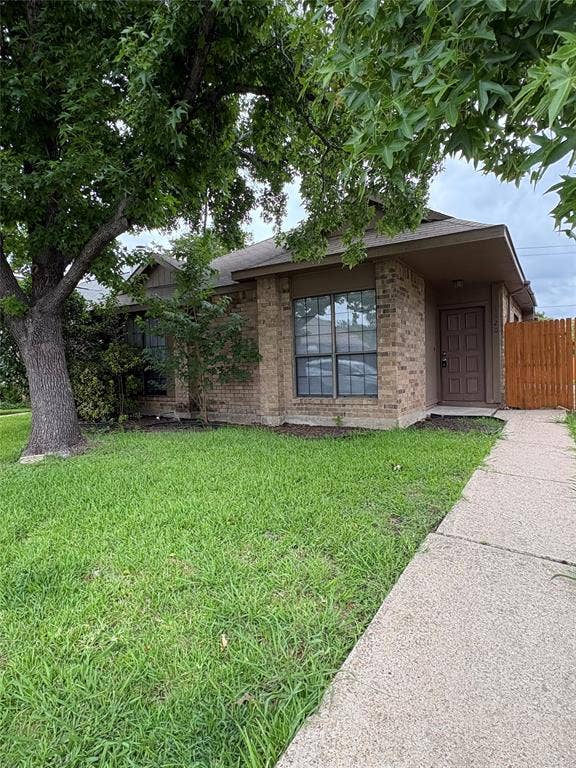 Property photo for 1120 Old Barn Lane, Mesquite, TX