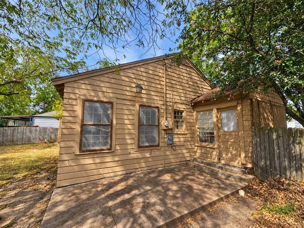 2503 Stanford Street, Greenville, TX 75401 2503 Stanford Street, Greenville, TX 75401