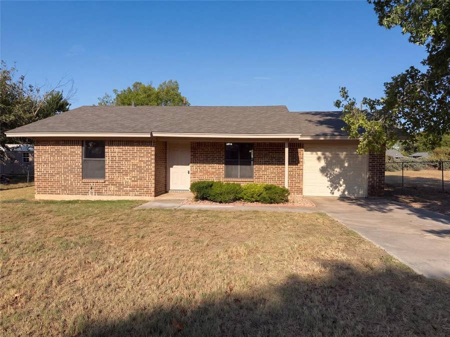 Property photo for 711 Vickie Drive, Azle, TX
