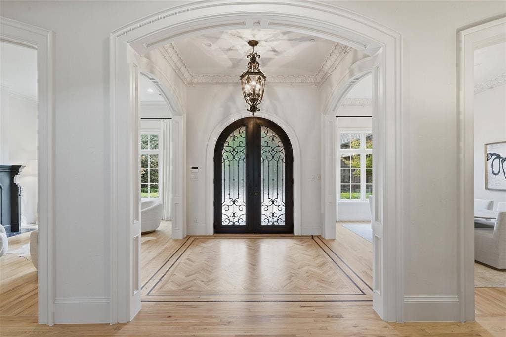 Inside, light-filled interiors unfold with quiet sophistication.