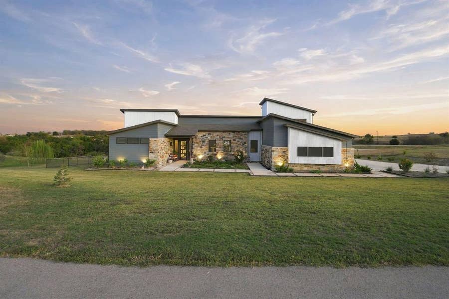 Property photo for 122 Nicholas Way, Decatur, TX