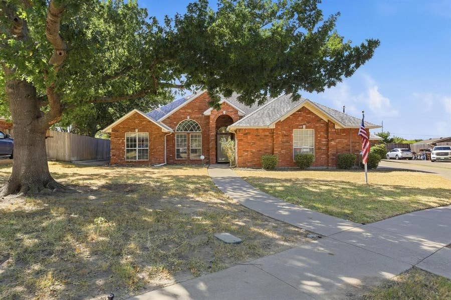 Property photo for 3212 Staghorn Circle, Denton, TX