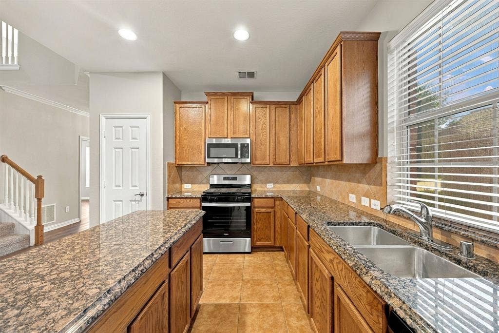 323 Deaton Drive, Fate, TX 75087 323 Deaton Drive, Fate, TX 75087