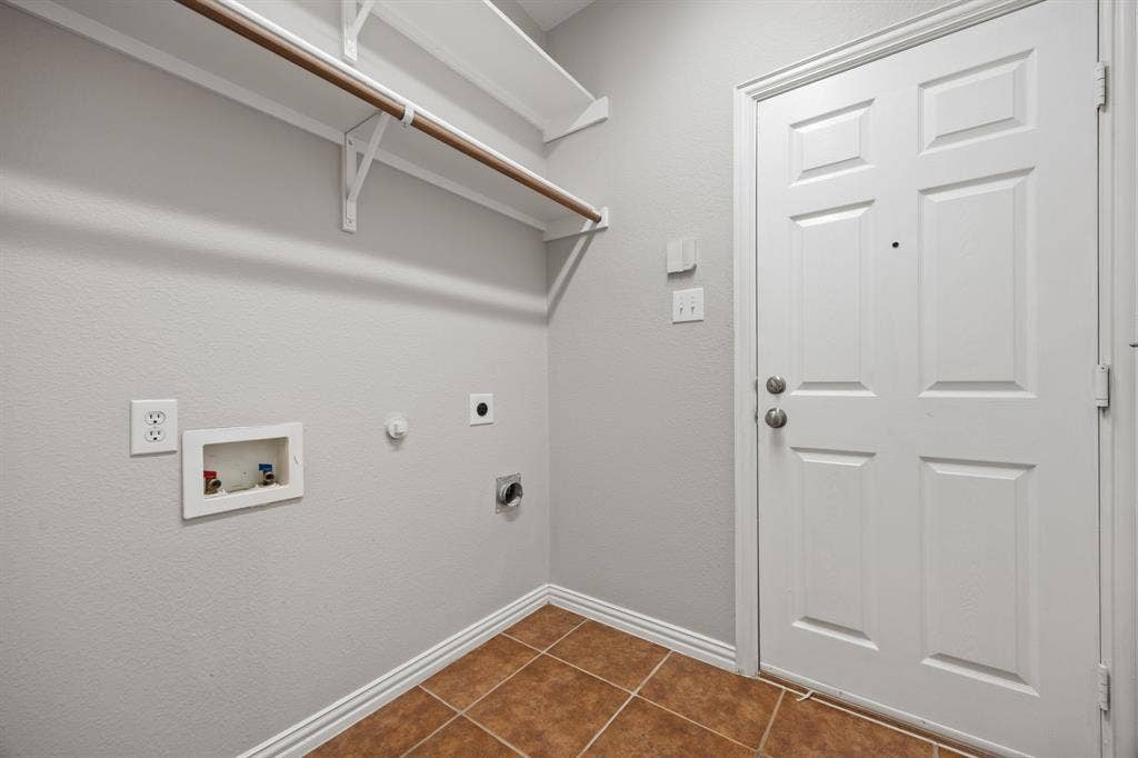 323 Deaton Drive, Fate, TX 75087 323 Deaton Drive, Fate, TX 75087