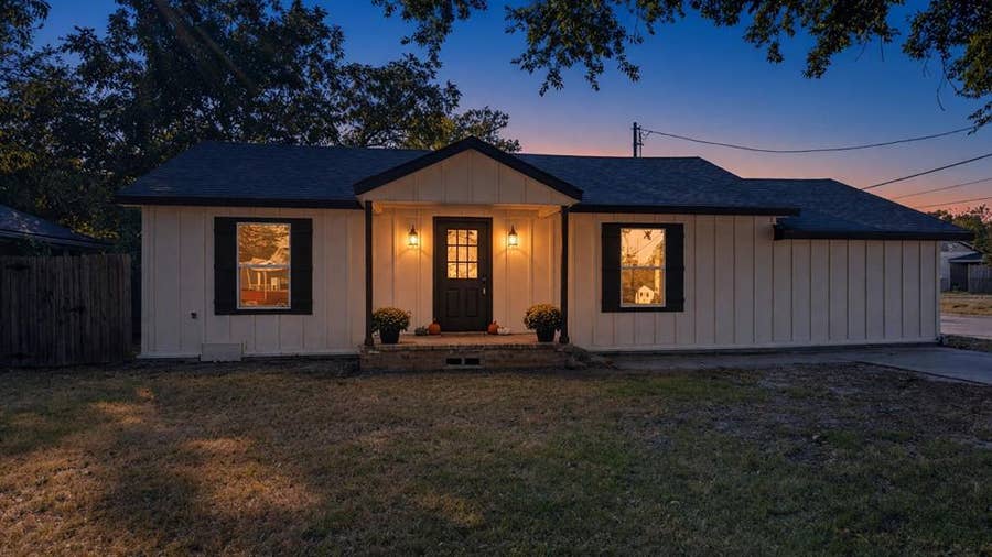 Property photo for 1047 Davis Street N, Sulphur Springs, TX