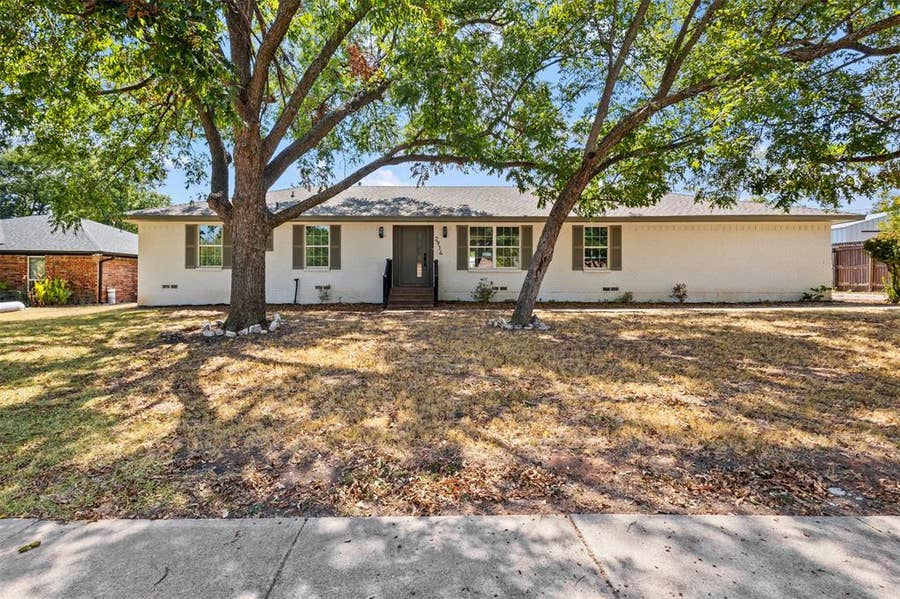 Property photo for 2914 Barnes Bridge Road, Dallas, TX