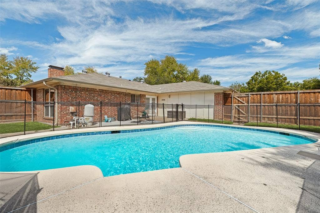 822 Century Park Drive, Garland, TX 75040 822 Century Park Drive, Garland, TX 75040