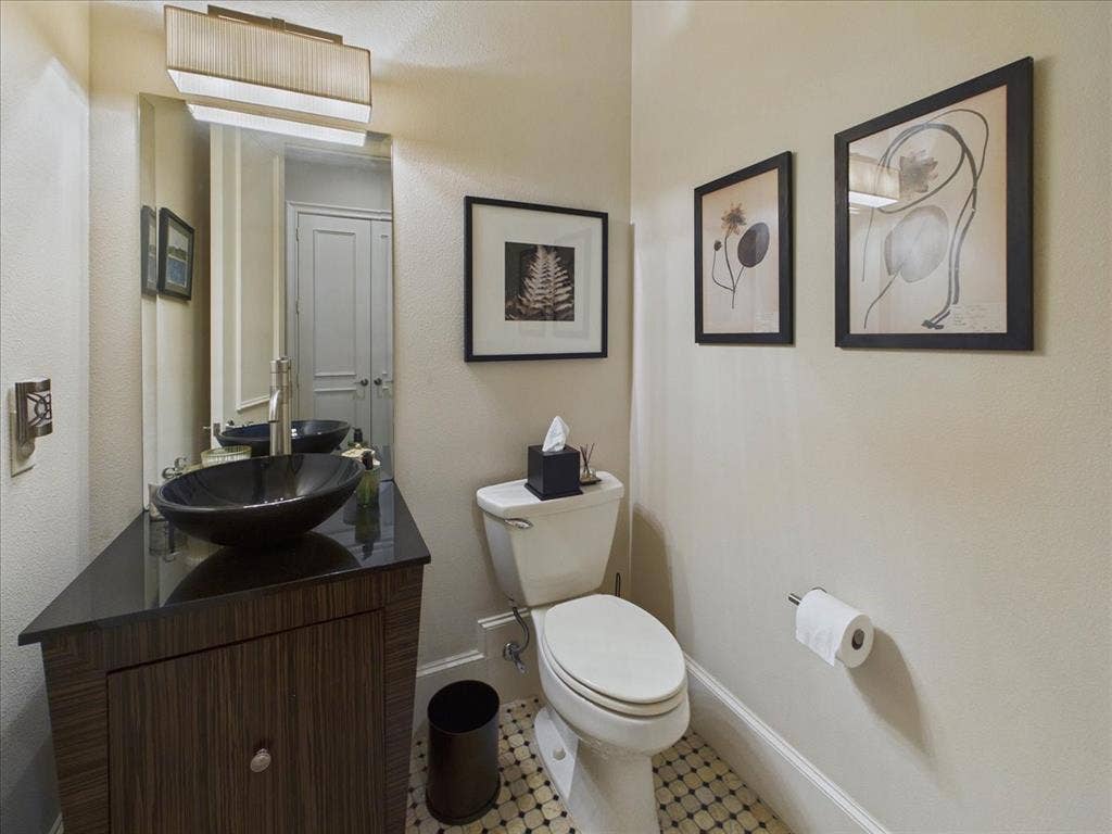 4301 Lomo Alto Drive, #B, Highland Park, TX 75219 Powder Room